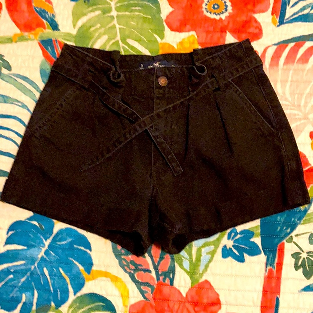 Ladies Hollister size 7 black denim shorts